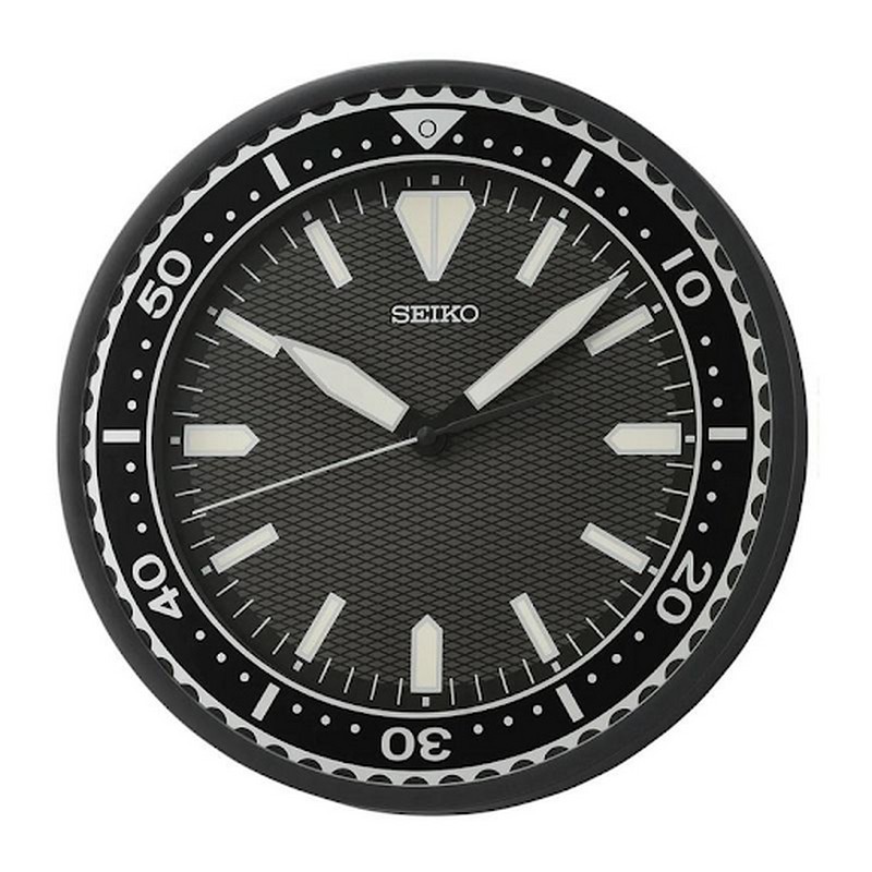 Đồng hồ treo tường dạ quang SEIKO QXA791K phù hợp với không gian hiện đại